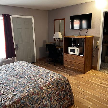 River Forest Inn Белтън Екстериор снимка