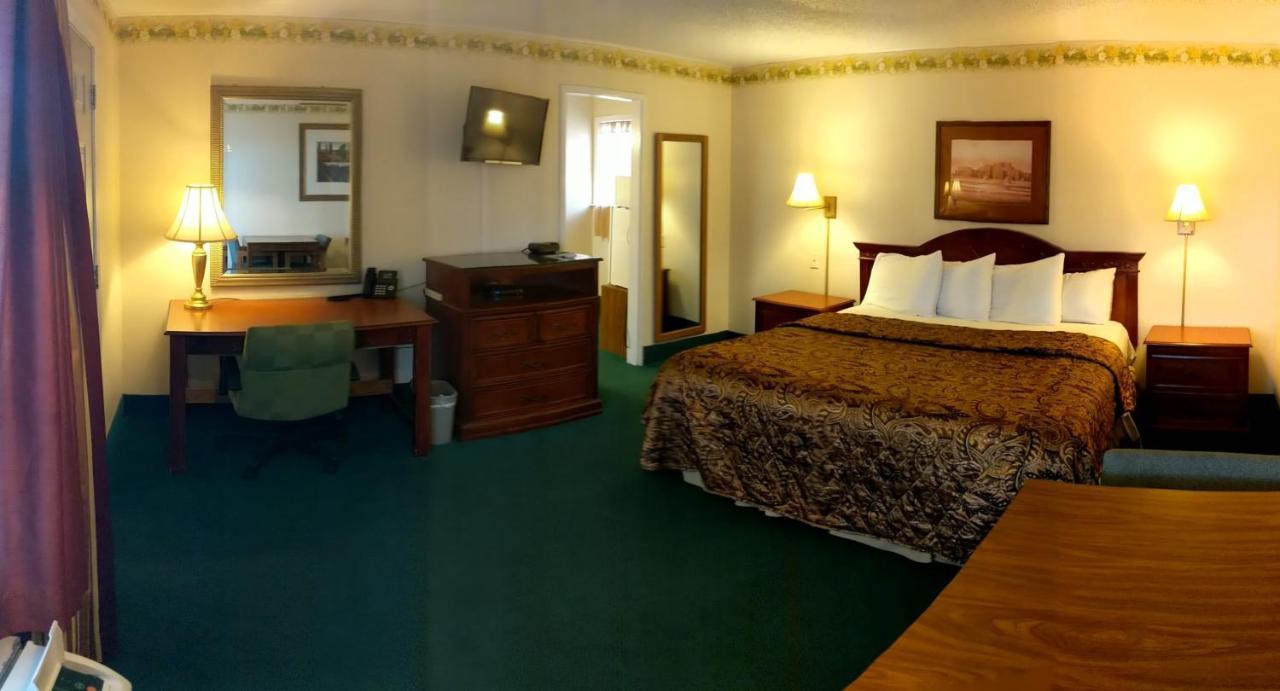 River Forest Inn Белтън Екстериор снимка