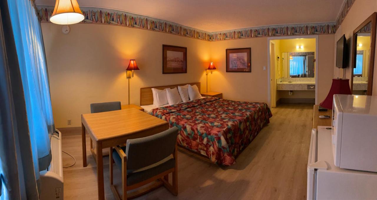 River Forest Inn Белтън Екстериор снимка