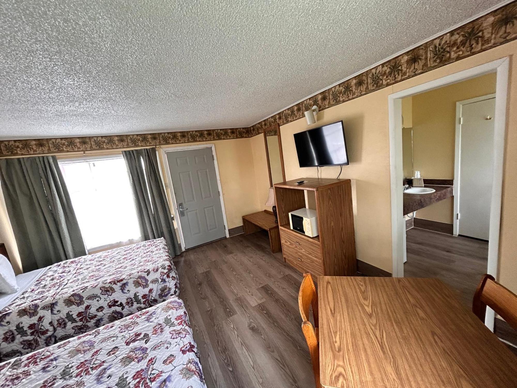 River Forest Inn Белтън Екстериор снимка