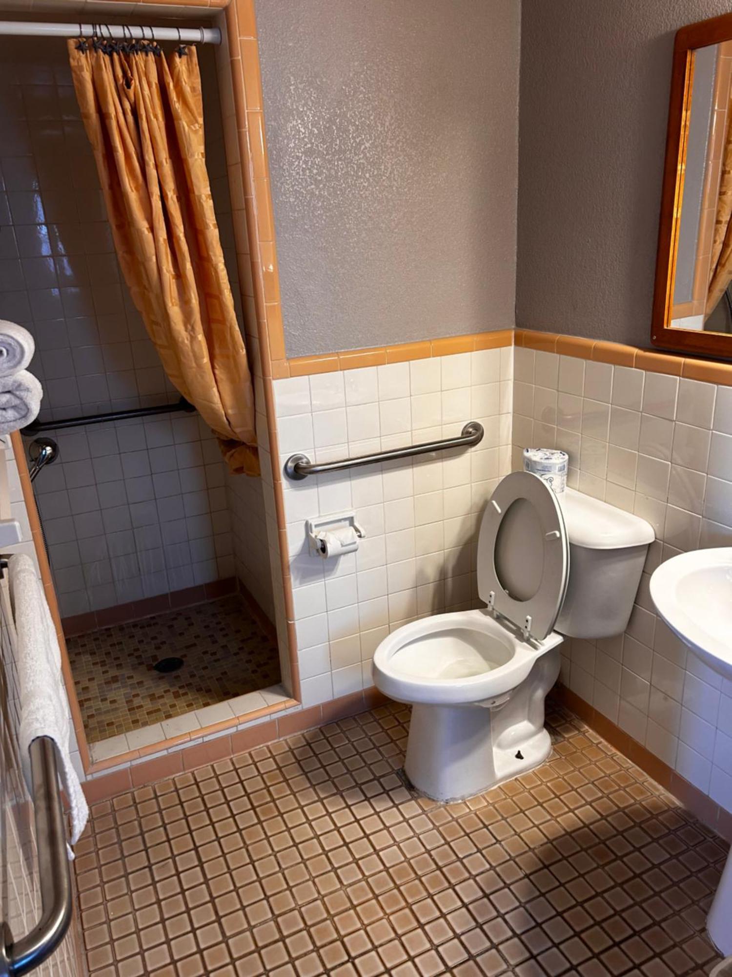 River Forest Inn Белтън Екстериор снимка
