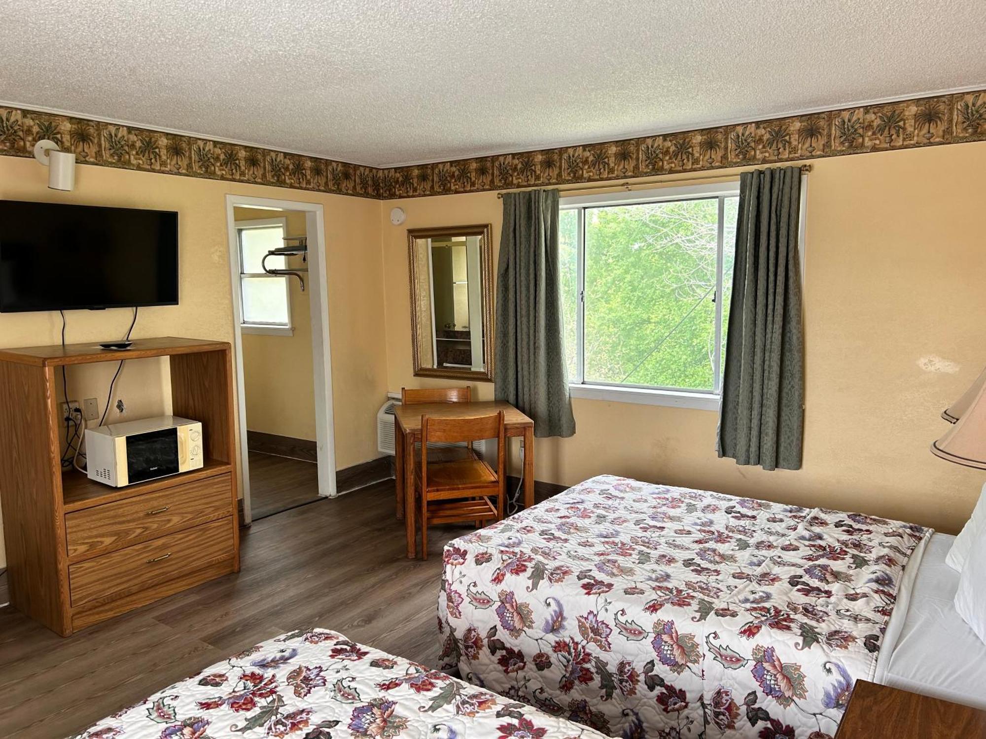 River Forest Inn Белтън Екстериор снимка