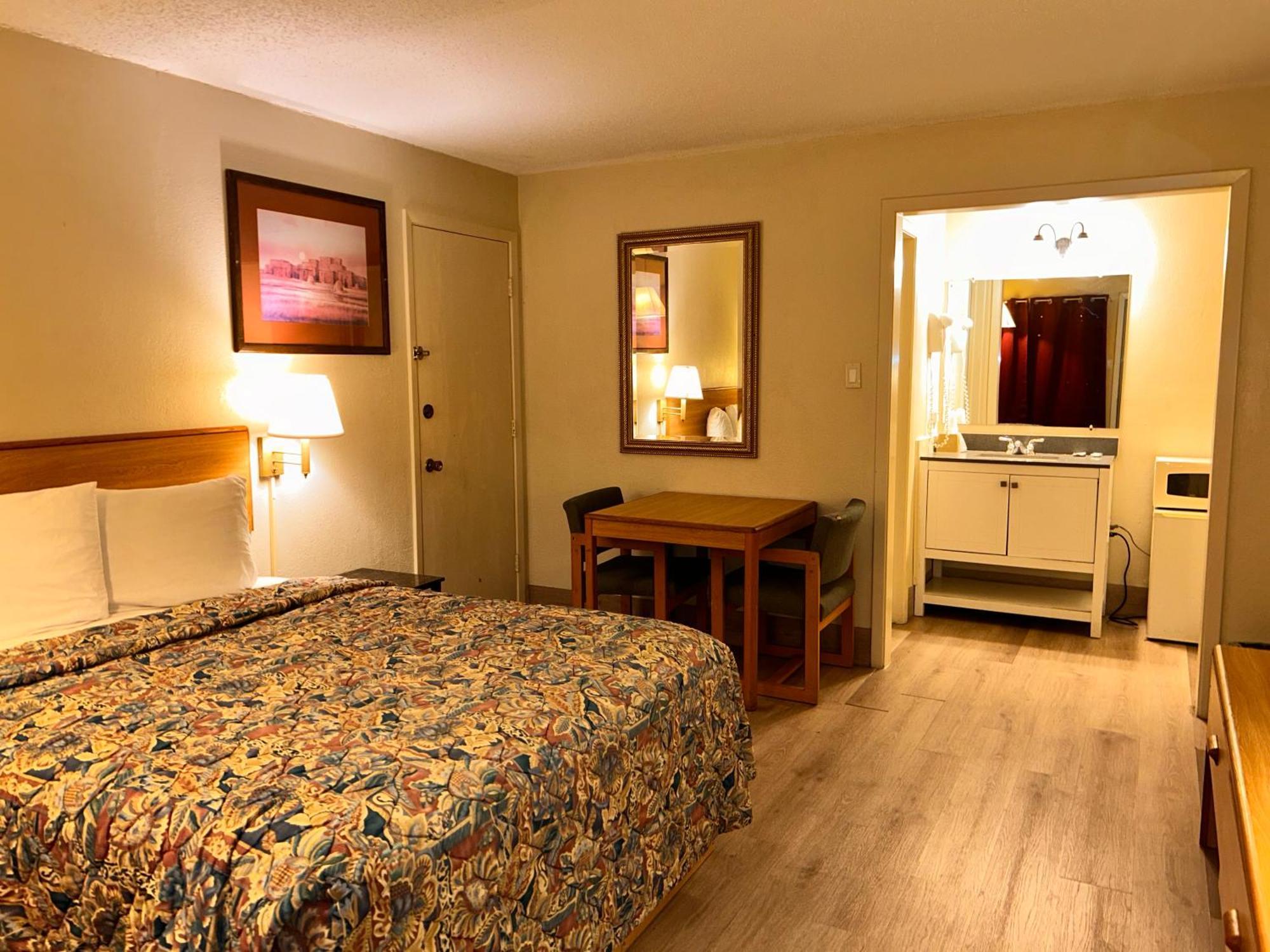 River Forest Inn Белтън Екстериор снимка