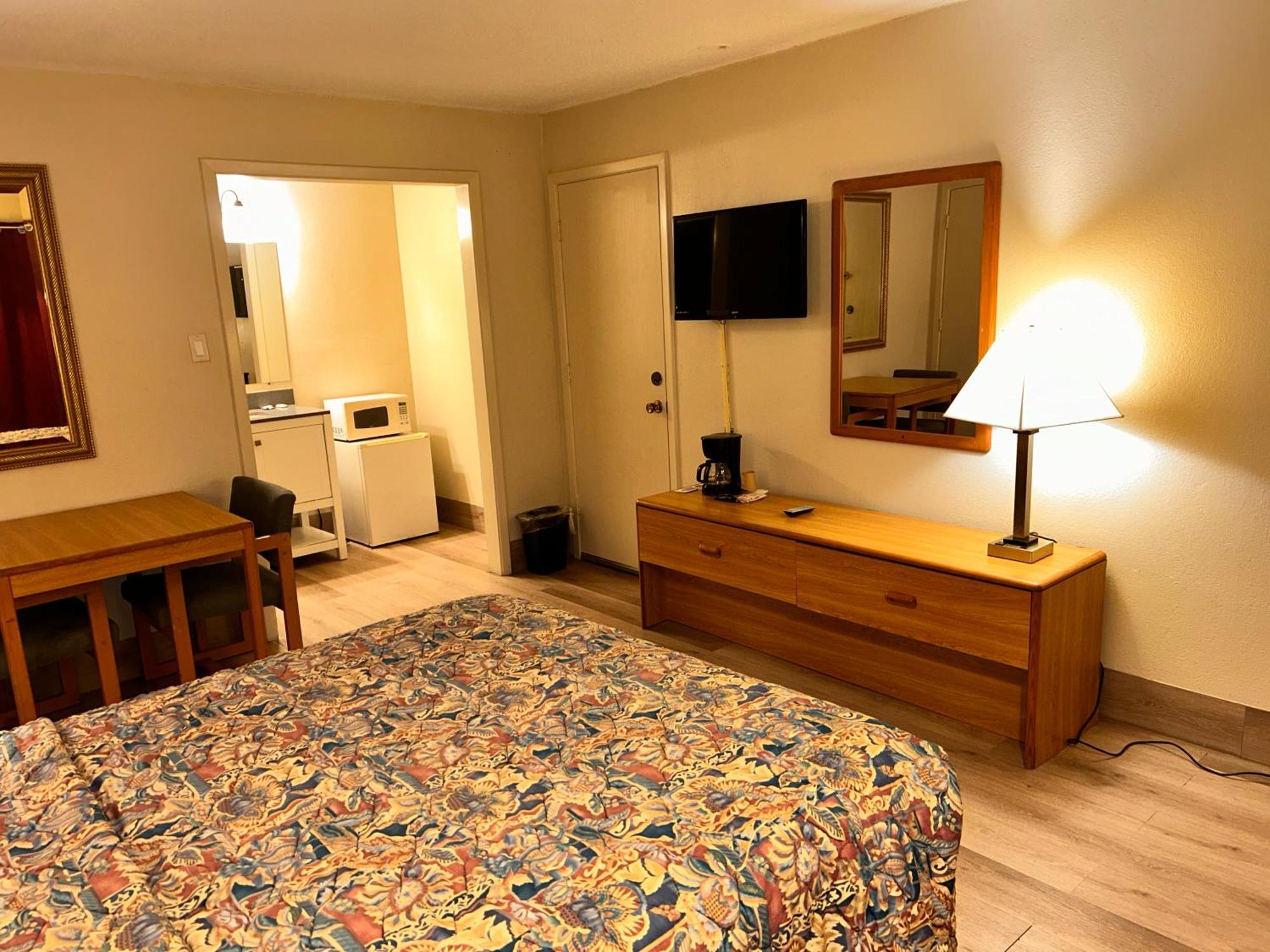River Forest Inn Белтън Екстериор снимка