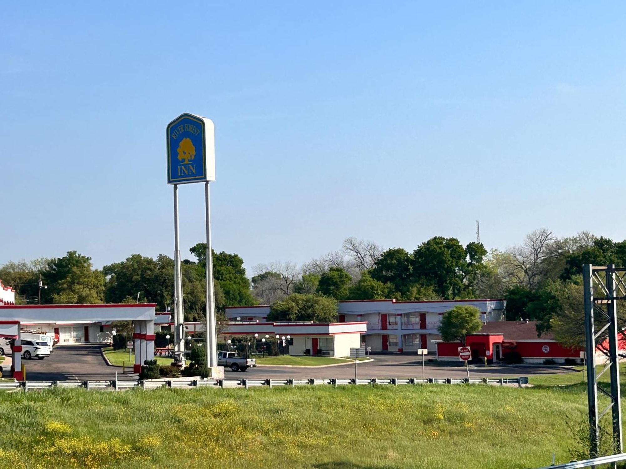 River Forest Inn Белтън Екстериор снимка