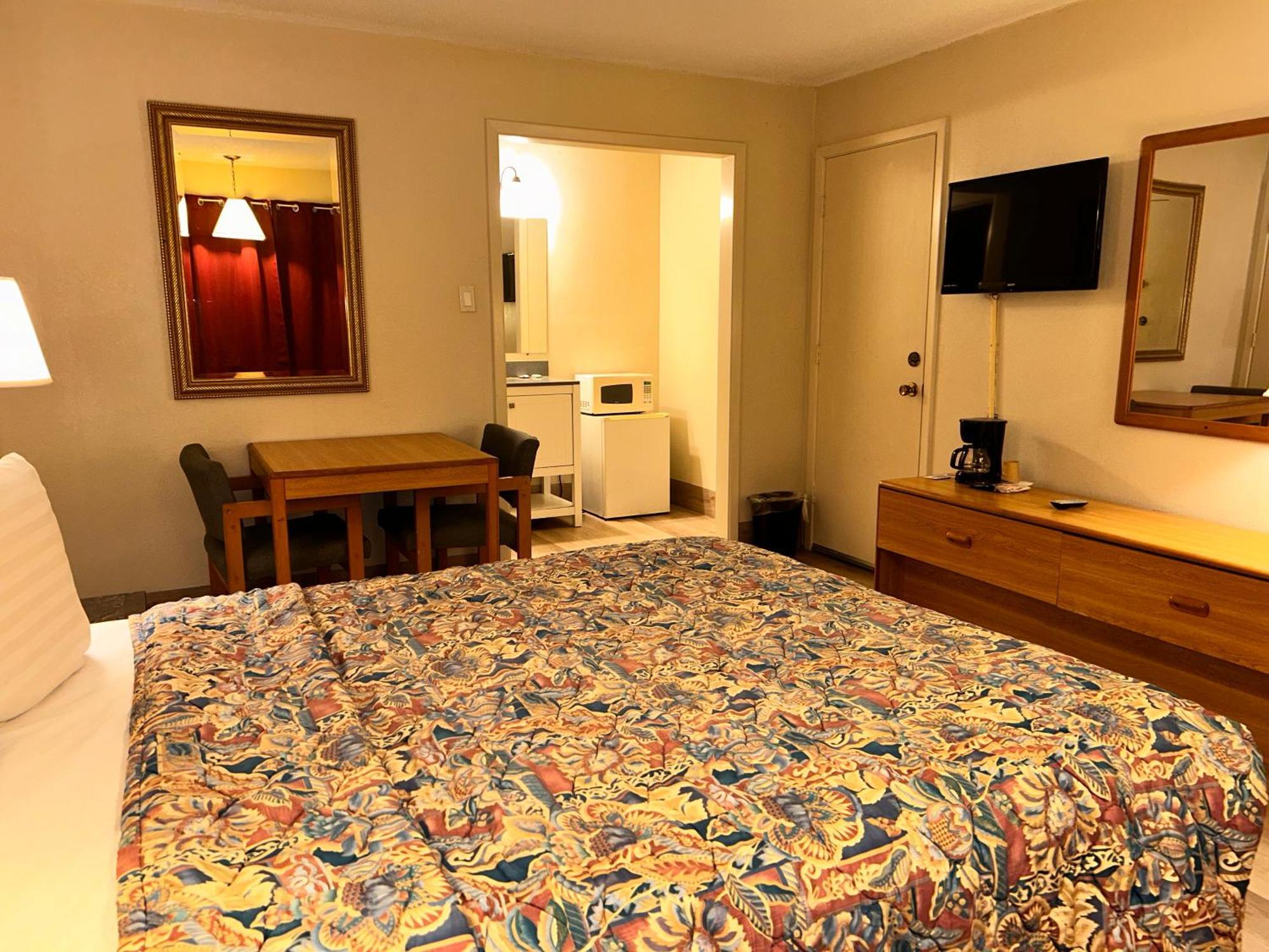River Forest Inn Белтън Екстериор снимка