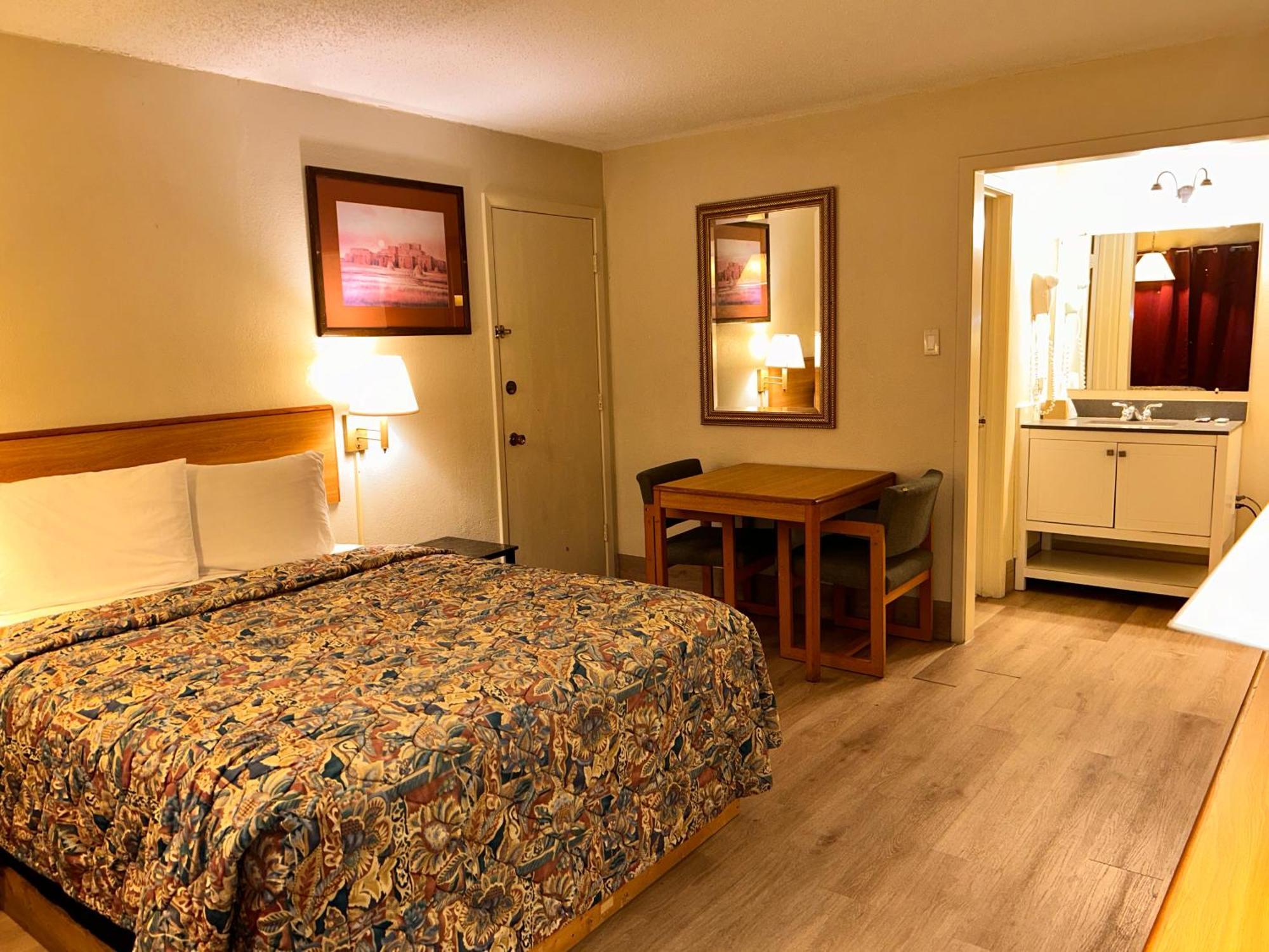River Forest Inn Белтън Екстериор снимка